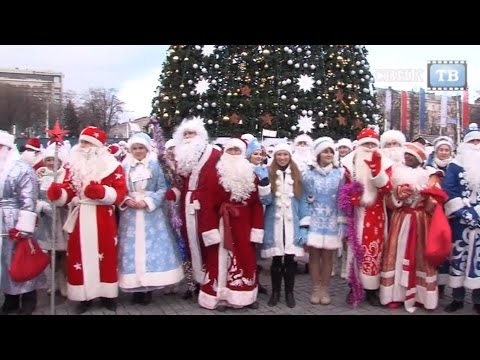 Видео: Солнце едва не растопило Парад Дедов Морозов в Воронеже