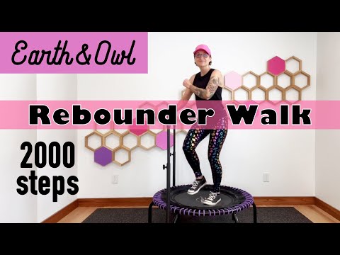 Видео: Прогулка на батуте BRISK 1 миля – 2000 шагов | Кардиотренировка с низкой ударной нагрузкой для по...