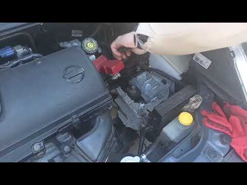Видео: Замена подушек - опор двигателя Nissan note, начало!?