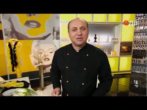 Видео: Жаба в норке