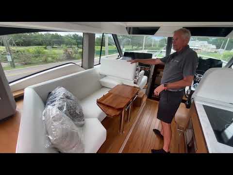 Видео: Tiara 43 LE 2025 года — роскошная яхта с двумя двигателями Mercury V12 600 и системой Seakeeper |...