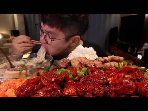 Видео: SUB_Мукбанг с острым маринованным крабом - это вкусная еда. Это очень острое блюдо. Мукбанг Легенд