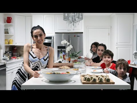 Видео: Готовлю Наш Ужин - Роллы - Рагу с Овощами - Шпинат - Рецепт от Эгине - Heghineh Cooking Show