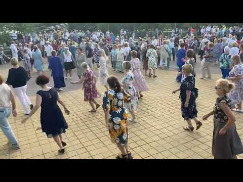 Видео: Танцы в парке по воскресеньям. Солигорск танцующий.#танцы