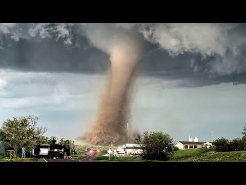 Видео: Гнев природы... Смерчи и торнадо!