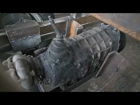 Видео: Установка карданного вала и цеповой шестерне на гусиничный Минитрактор.