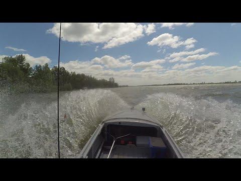 Видео: Попал в шторм на лодке Казанка, ветер 21 м/с ! Река Обь.