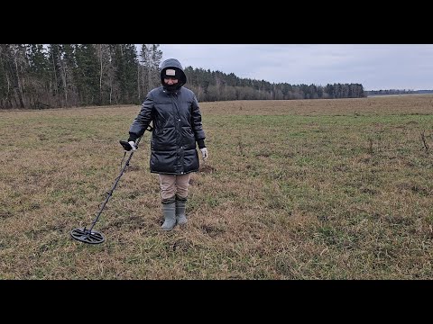 Видео: НОВОГОДНЯЯ Прогулка с Женой и Minelab EQUINOX 700 по Вдребезги выбитому Месту! КОП 2025!!!