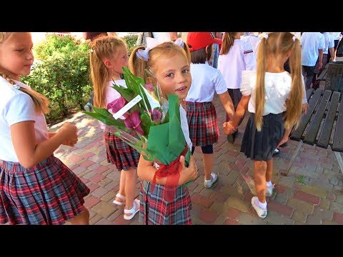 Видео: Первый день в школе Саша лучший брат для Насти  Школьная линейка 2019 КУДА мы чуть не опоздали ВЛОГ