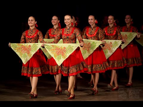 Видео: "Уральский сувенир", ансамбль "Школьные годы". "Ural souvenir", ensemble "School years"