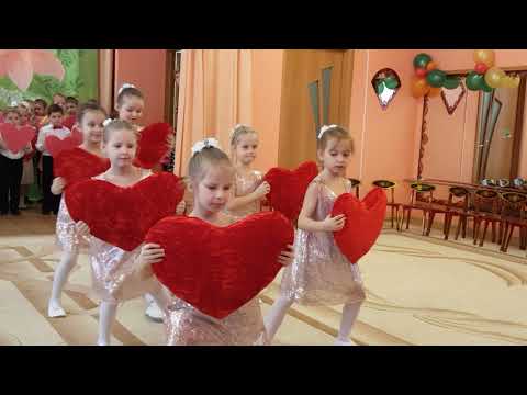 Видео: Танец для мам в детском саду!