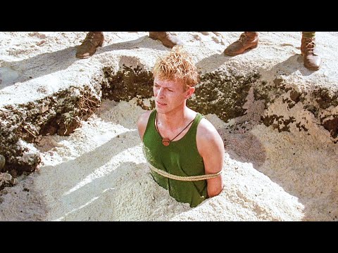Видео: Японцы закопали вoeннoплeннoгo в песок и ждут, пока он yмpeт от истощения