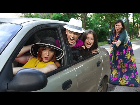 Видео: УЧИЛКА ЗАБРАЛА ДЕТЕЙ!!! И УЕХАЛА НА МОРЕ!!!