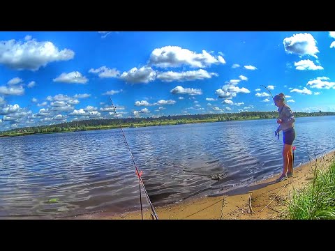 Видео: крупные ЛЕЩИ клюют на ПЕНОПЛАСТ. РЫБАЛКА НА ДОНКИ. Russian fishing