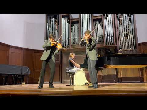 Видео: И. Фролов — Дивертисмент для двух скрипок