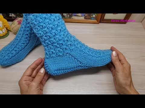 Видео: "КАК СВЯЗАТЬ НОСКИ- ДОМАШНИЕ ТАПОЧКИ НА 2 СПИЦАХ " .