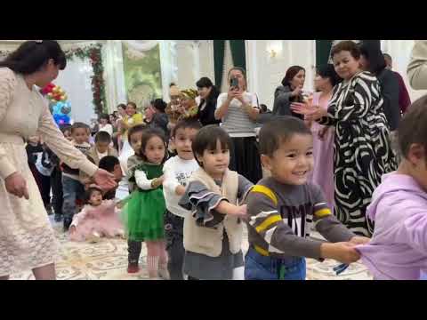 Видео: Азамат & Гулнур Аяулым 1 жаста Хожели Дослык Ресторан