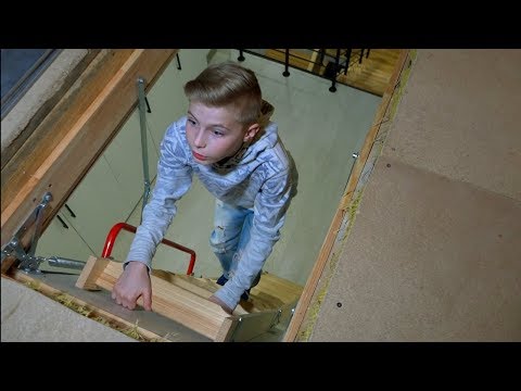Видео: Нашли НЫЧКУ... Что родители прячут от нас на чердаке???What do parents hide from us in the attic ???