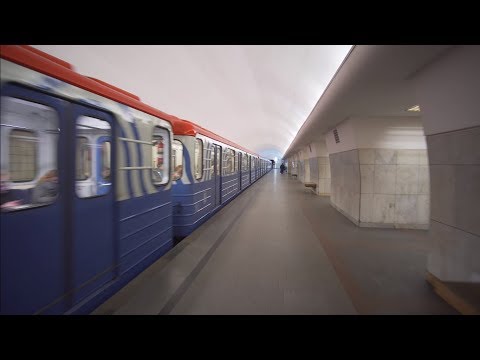 Видео: Russia, Moscow, 2X metro ride from Третьяко́вская to Добры́нинская