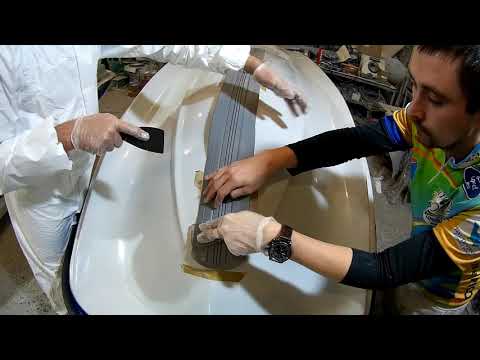 Видео: Правильная наклейка кильгарда на днище лодки