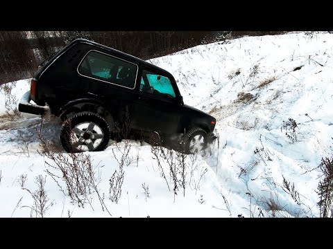 Видео: CHEVROLET NIVA VS LADA 4x4 (Niva Legend) выезд по снежным горкам