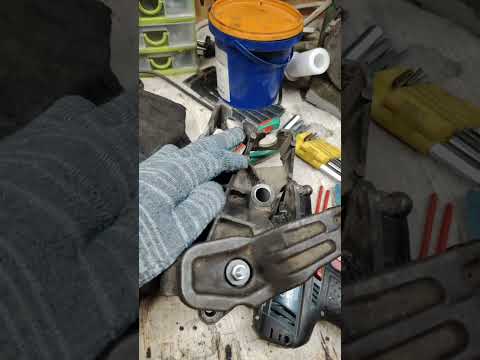 Видео: Citroen Evasion туго включаются передачи, снятие механизма переключения передач