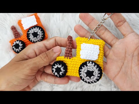 Видео: Как связать брелок-трактор крючком 🚜 мальчишкам понравится! (с субтитрами)