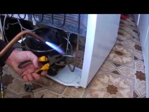 Видео: Ремонт холодильника, устранение утечки по контуру обогрева / Refrigerator repair