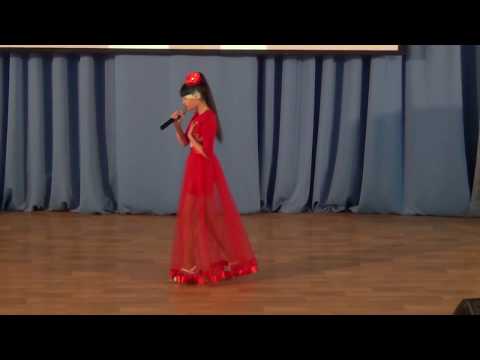 Видео: 2017.05.21. "Me Voy". Диана Анкудинова (Diana Ankudinova). Испанская песня с веером.