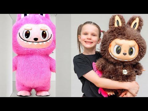 Видео: Стефи играет с Лабубу