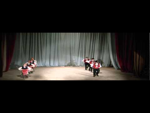 Видео: 03. Младежко хоро - Дилянка (коледен концерт 2014/12/22)