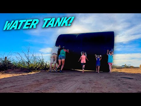 Видео: Установка резервуара для воды и сантехники! | Строим наш рай без электросети, серия 28