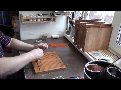 Видео: Мастер класс по заливке свечей в деревянную форму