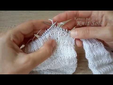 Видео: Прибавки в рукаве с рельефным узором. Вязание спицами. Knit Solo