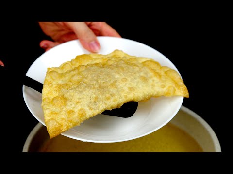 Видео: ВОТ КАК НУЖНО готовить чебуреки! ЛЮДИ ДОЛЖНЫ ЗНАТЬ, как это вкусно! Идеальное тесто для чебуреков