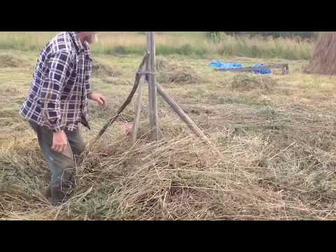 Видео: Русский сенокос.Ч.3.Собираем стог. 2017г.
