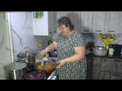 Видео: Мама и💞 13 детей💞 на отдыхе - Жизнь без прикрас