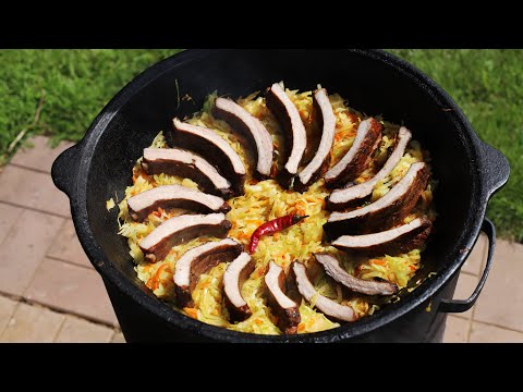Видео: САМАЯ ВКУСНАЯ ТУШЕНАЯ КАПУСТА НА КОПЧЕНЫХ РЕБРАХ В КАЗАНЕ