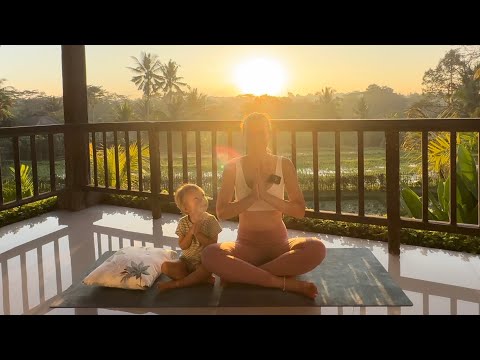 Видео: Мягкая Йога для новичков | 30 минут | урок 2  | ОнаВолна