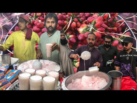 Видео: Молочные коктейли со свежей клубникой. Готовятся для коммерческих предложений и придорожных прода...
