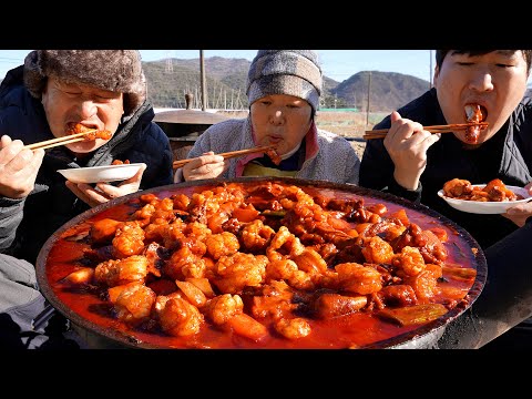 Видео: Острая тушеная курица с толстым кишечником говядины - кулинарное шоу Мукбанг.