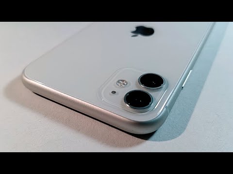 Видео: iPhone 11 в 2025 году - ОН МЕНЯ УДИВИЛ! (Обзор)