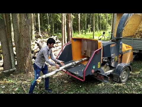 Видео: Работа измельчителя веток и стволов деревьев; FORST ST8.