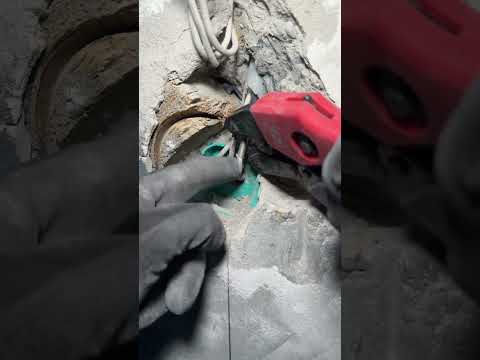 Видео: Соседка офигела когда у нее вырубилось все #электрик