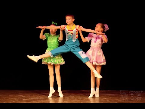 Видео: Леденцы, Ансамбль "Школьные годы"