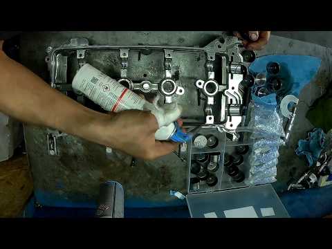 Видео: Ниссан Кашкай 2.0 регулировка зазоров клапанов двигателя MR20DE