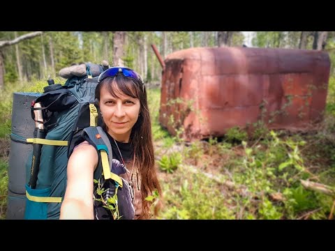 Видео: НАШЛА ЗАБРОШКУ в ТАЙГЕ и ПЕРЕНОЧЕВАЛА. Шла по МЕДВЕЖЬИМ СЛЕДАМ.