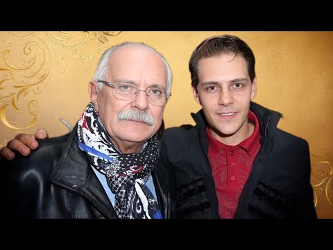 Видео: Милош Бикович о Никите Михалкове - к 80-летию режиссера