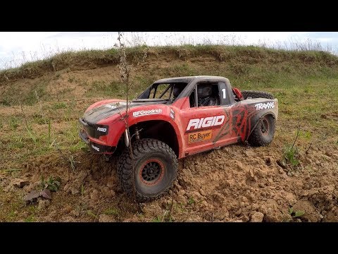 Видео: TRAXXAS СДЕЛАЛ ЭТО ... Тест-драйв копийного трофи-трака Traxxas Unlimited Desert Racer