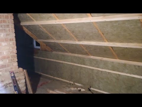 Видео: Перехресне утеплення мансарди кам'яною ватою. Робимо мансарду.